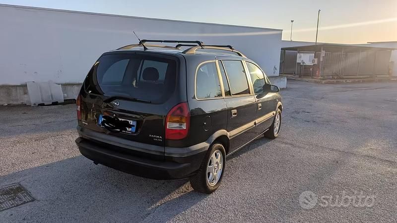 Usata Opel Zafira Elegance 101 CV (74 kW) 2001 Nero Monovolume