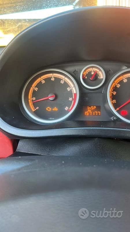 Usata Opel Corsa 80 CV (58 kW) 2010 Nero Utilitaria