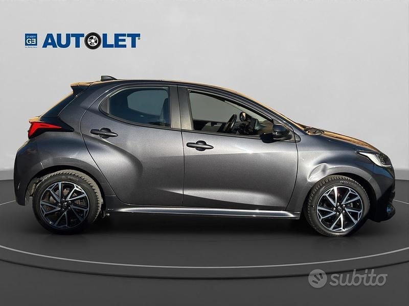 Gebraucht Toyota Yaris Trend 72 PS (52 kW) 2022 Grau Kleinwagen