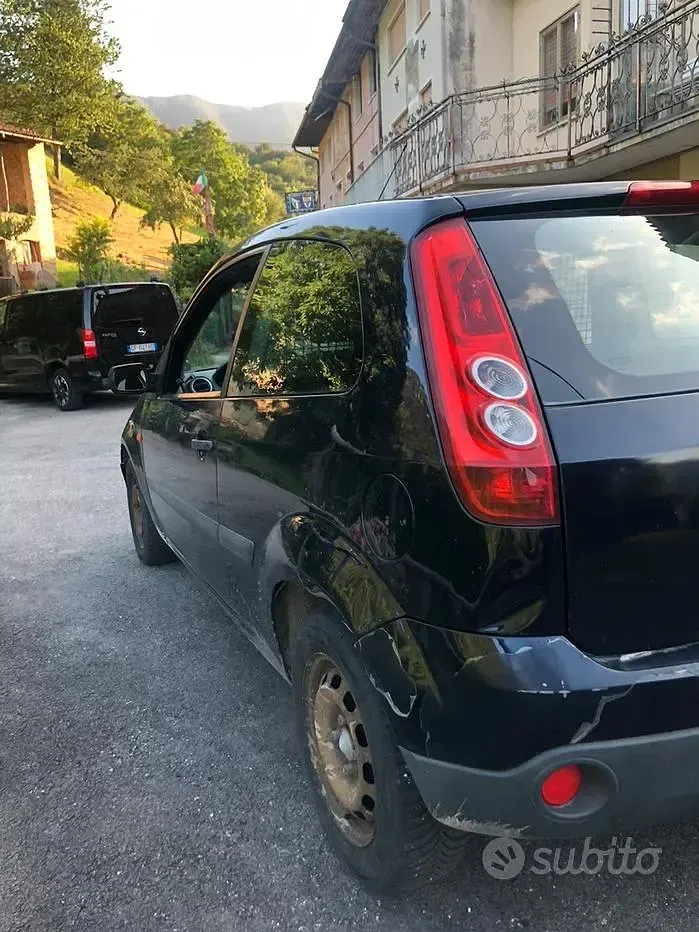 Usata Ford Fiesta 68 CV (50 kW) 2006 Bluazzurro Utilitaria