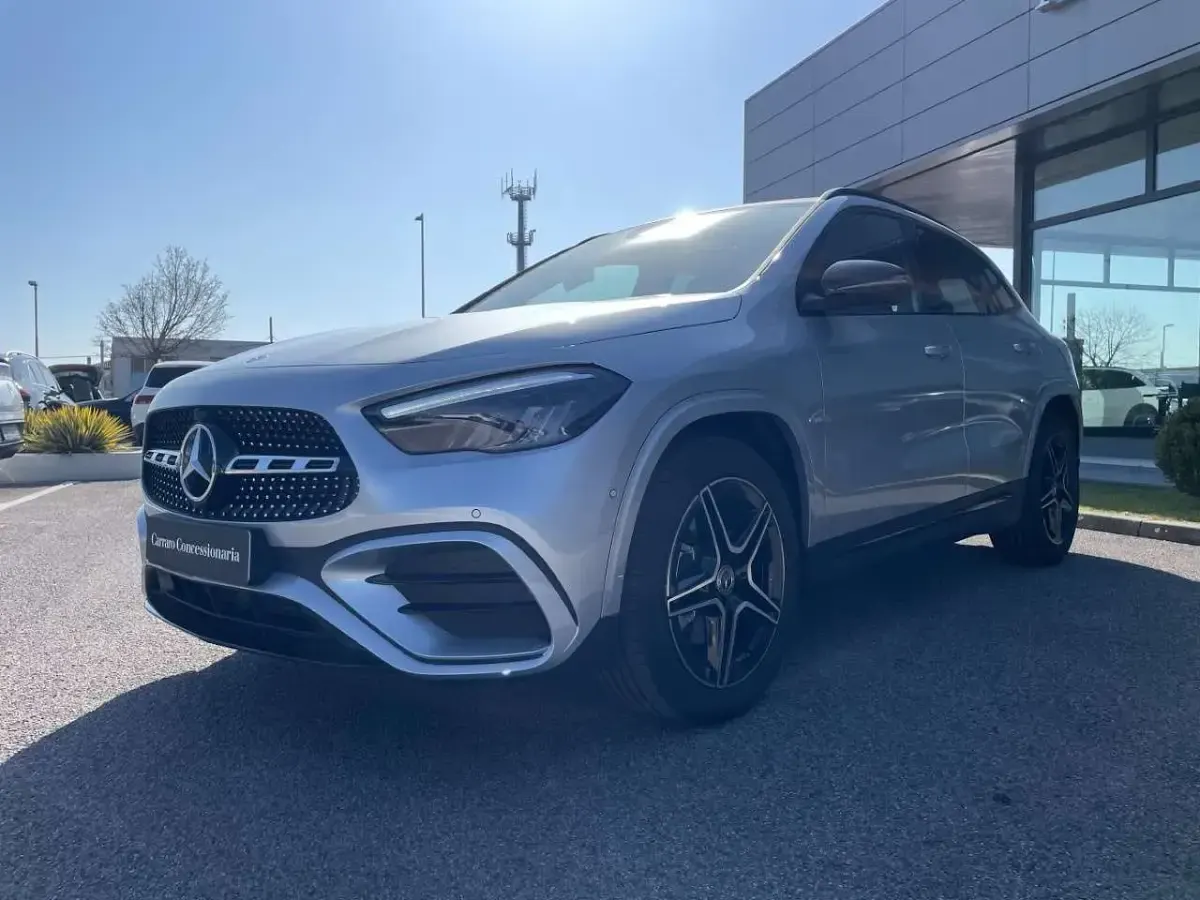 Usata Mercedes GLA200 150 CV (110 kW) 2025 Argento hightech SUV