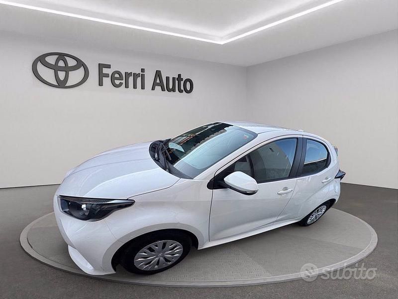 Usata Toyota Yaris Active 72 CV (52 kW) 2023 Bianco Utilitaria