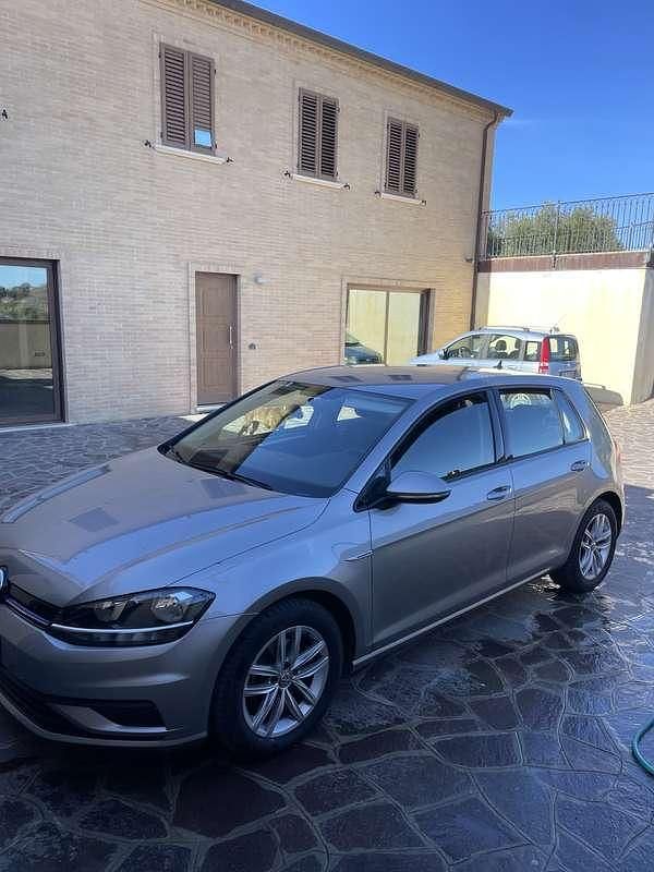 Usata VW Golf VIII Trendline 131 CV (96 kW) 2020 Grigio Berlina