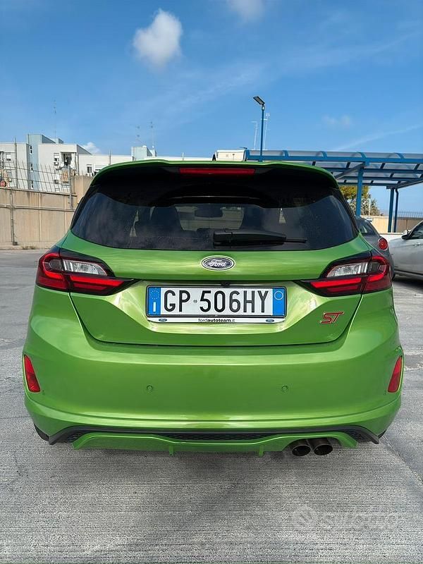 Usata Ford Fiesta ST200 200 CV (147 kW) 2023 Verde Berlina