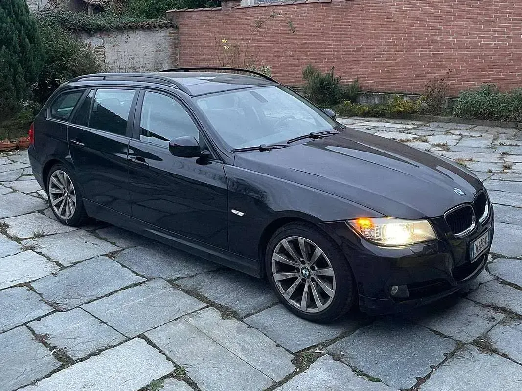 Usata BMW 318 143 CV (105 kW) 2009 Nero Station wagon