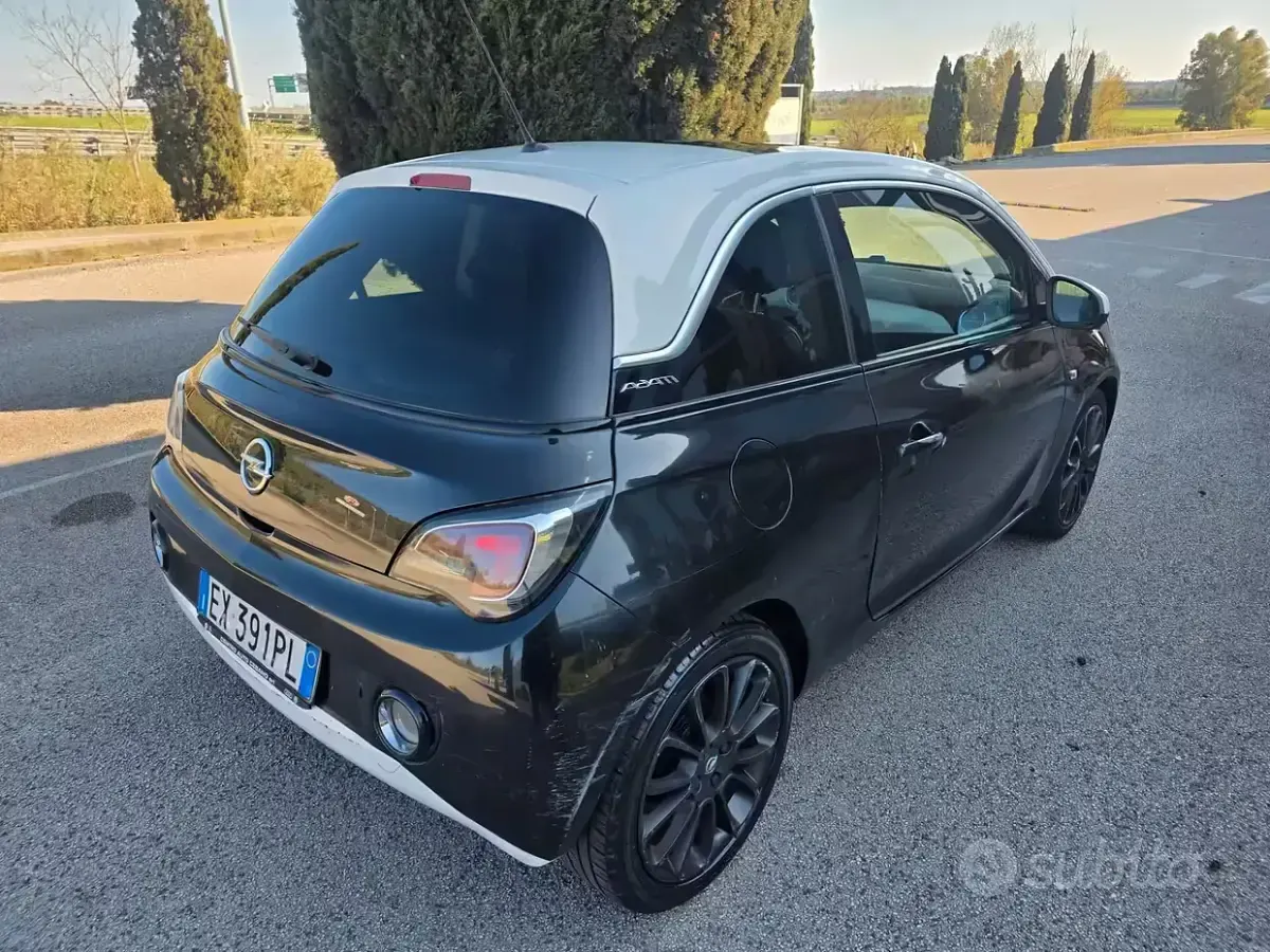 Usado Opel Adam 87 CV (63 kW) 2015 Negro Utilitario