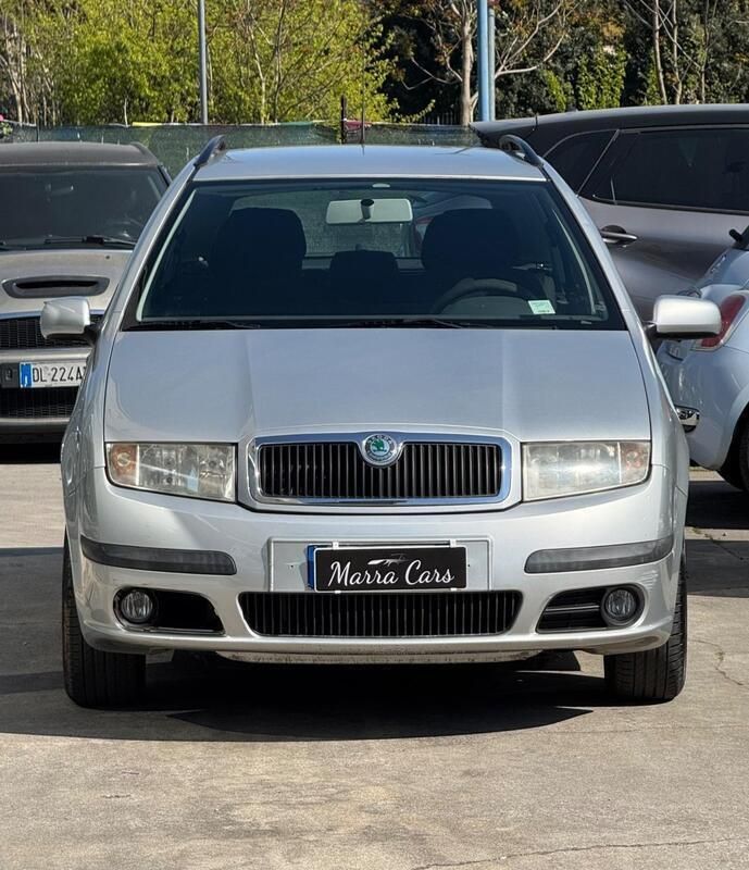 Argento Usata 2005 Skoda Fabia Elegance Due volumi | 2500 € (Buon prezzo) - Immagine 1/4
