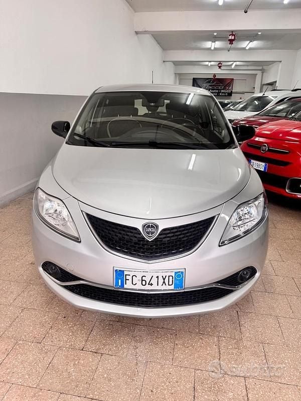 Usata Lancia Ypsilon Platinum 95 CV (69 kW) 2016 Grigio Utilitaria