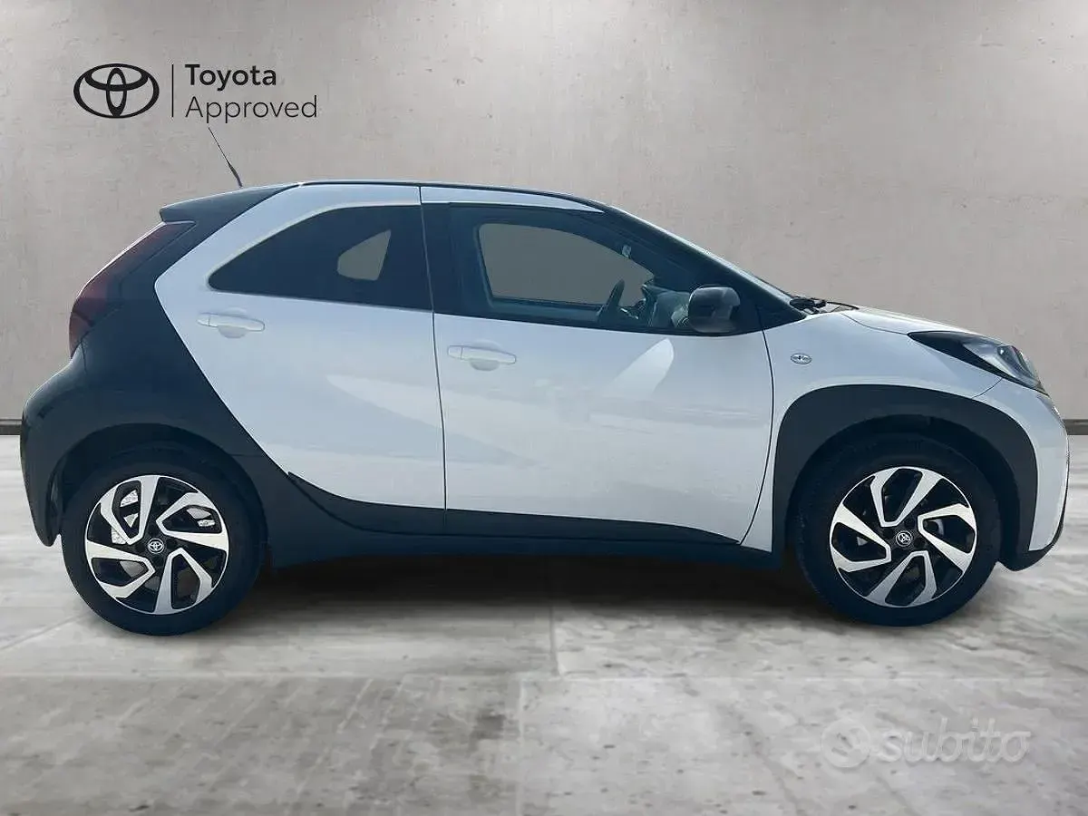 Usata Toyota Aygo X Trend 72 CV (52 kW) 2025 Bianco SUV
