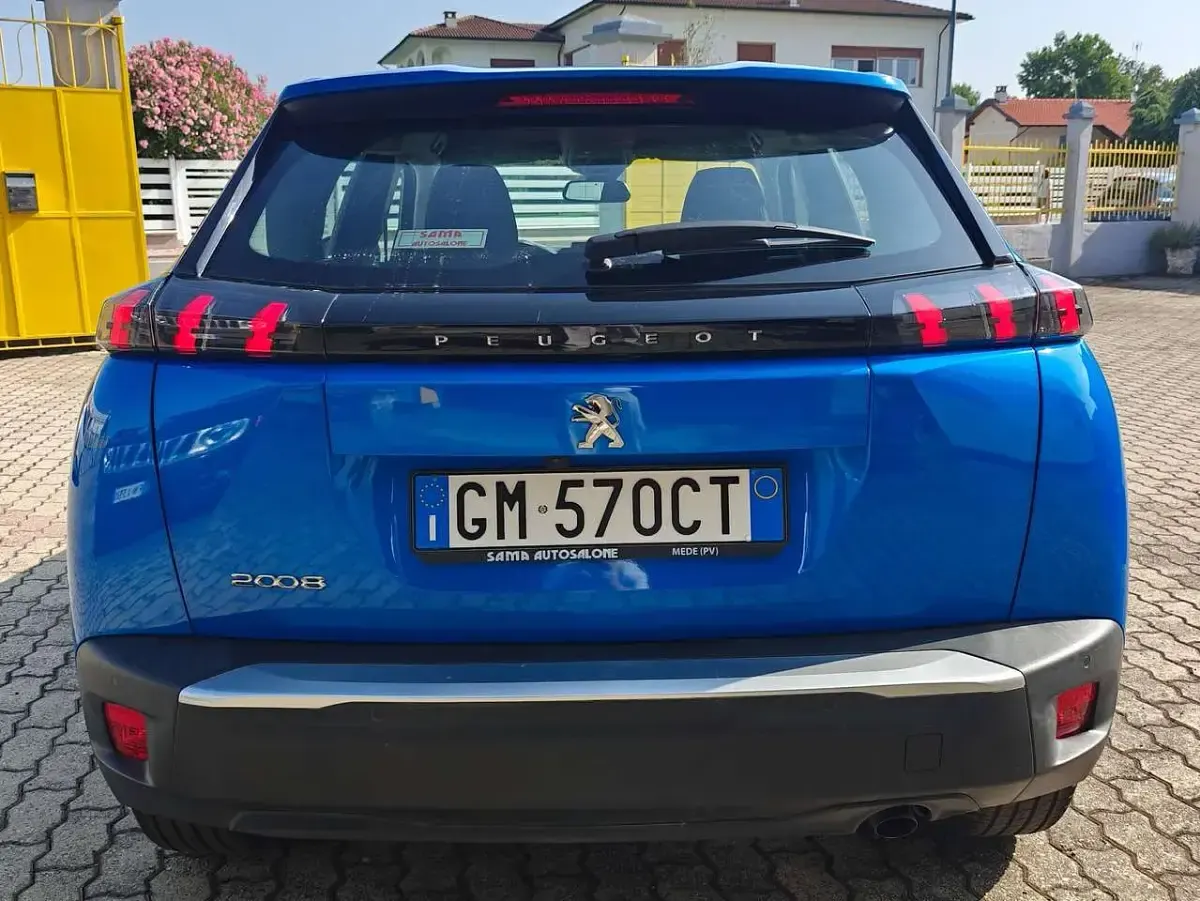 Usata Peugeot 2008 Active 102 CV (75 kW) 2022 Blu/azzurro SUV