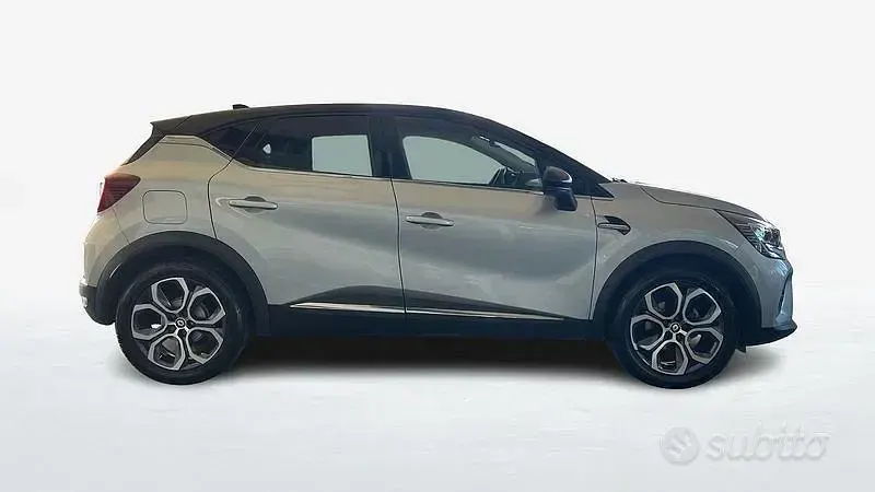 Usata Renault Captur Techno 100 CV (73 kW) 2023 Grigio SUV
