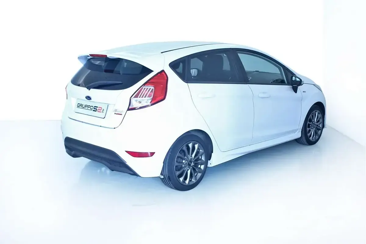 Usata Ford Fiesta ST-Line 75 CV (55 kW) 2017 Bianco Utilitaria