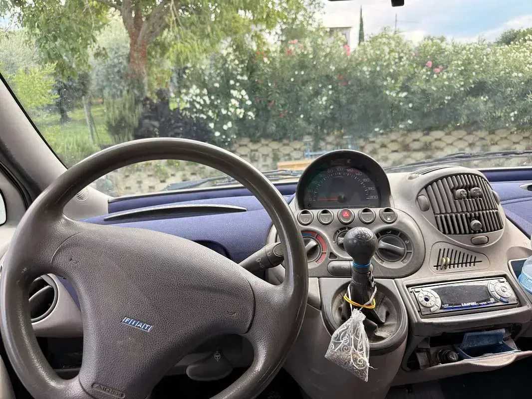 Usata Fiat Multipla 103 CV (75 kW) 2000 Blu/azzurro Monovolume