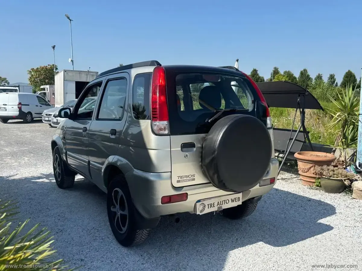 Usata Daihatsu Terios 86 CV (63 kW) 2004 Beige SUV
