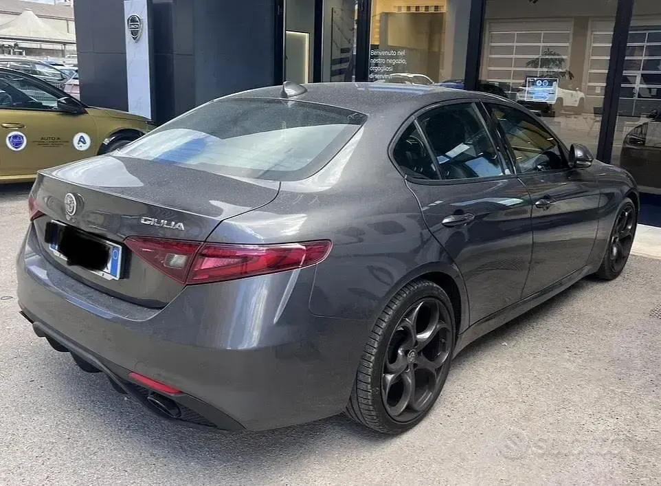 Usata Alfa Romeo Giulia 160 CV (117 kW) 2020 Grigio Berlina
