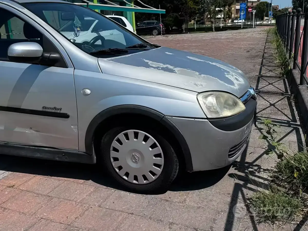 Usata Opel Corsa 58 CV (42 kW) 2002 Grigio Utilitaria