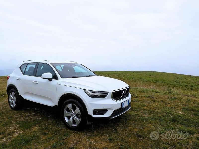 Usata Volvo XC40 Momentum 163 CV (119 kW) 2021 Bianco SUV