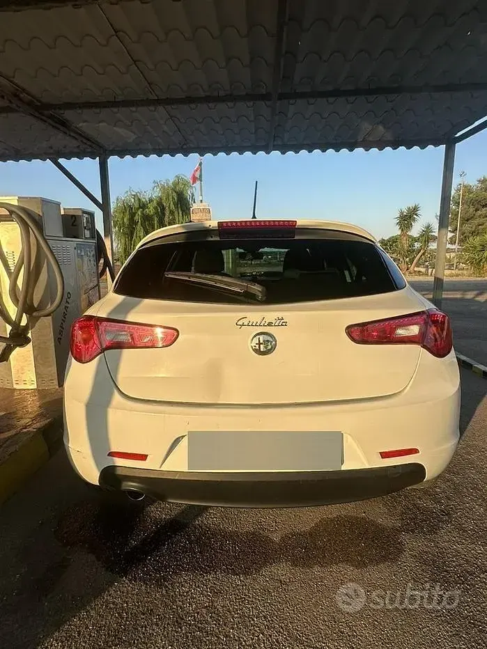 Usata Alfa Romeo Giulietta 105 CV (77 kW) 2012 Bianco Utilitaria