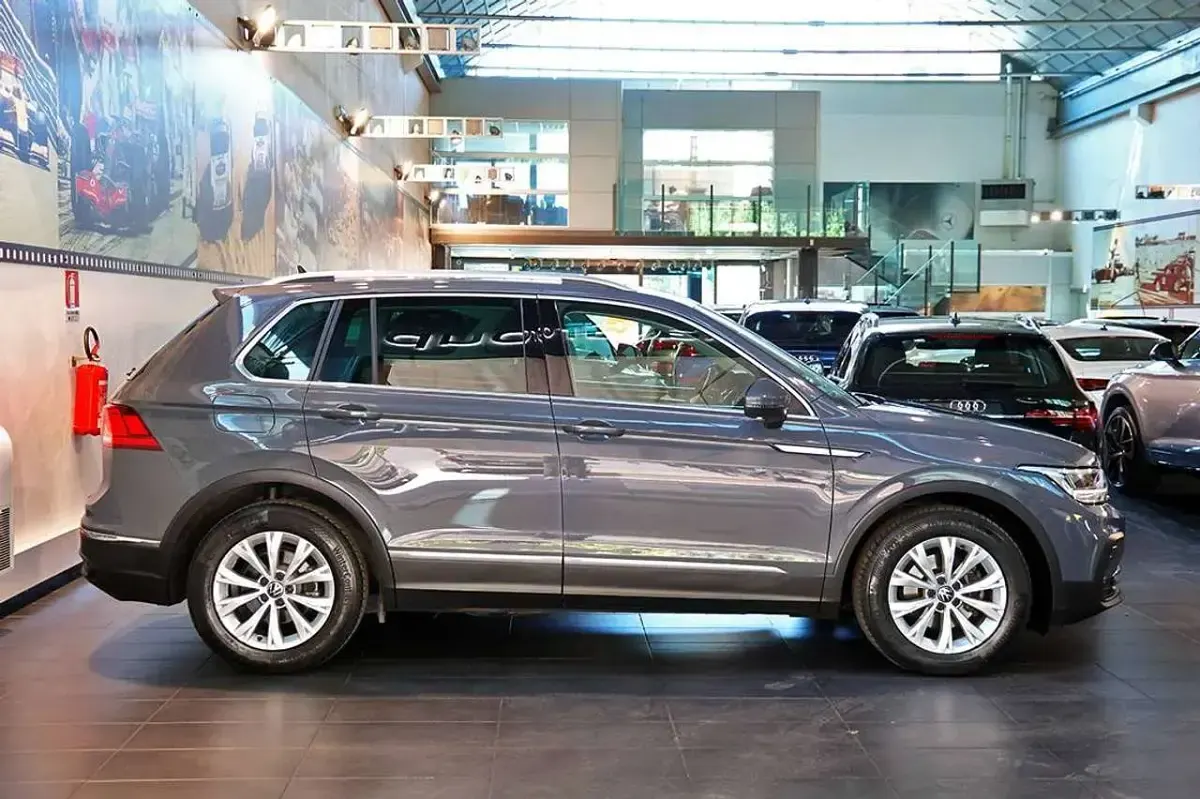 Usata VW Tiguan Life 122 CV (89 kW) 2021 Grigio SUV