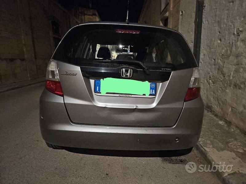 Usata Honda Jazz 99 CV (72 kW) 2009 Grigio Utilitaria