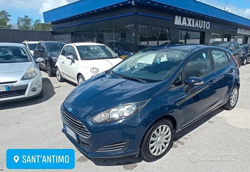 Usata Ford Fiesta 59 CV (43 kW) 2014 Blu Utilitaria