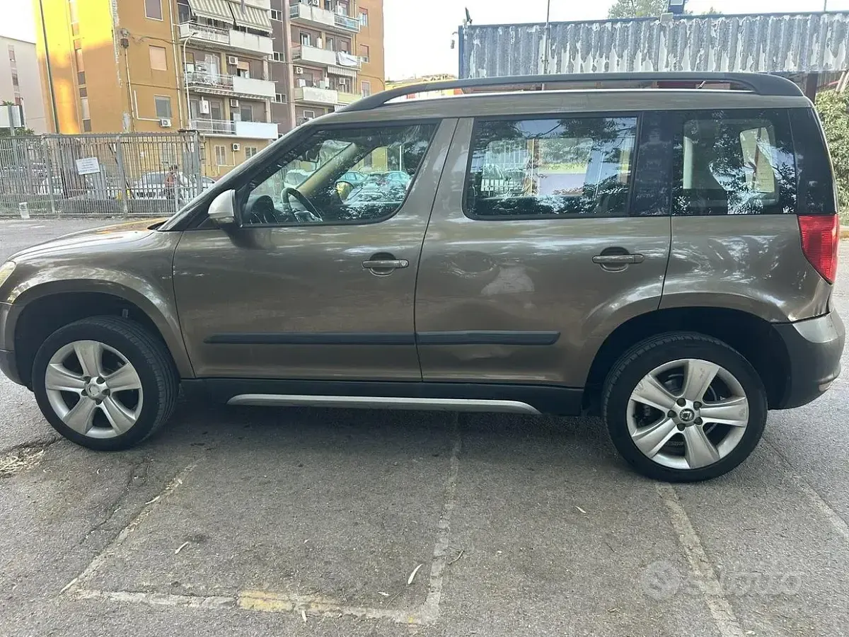 Usata Skoda Yeti 105 CV (77 kW) 2010 Marrone SUV