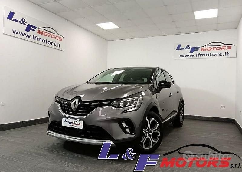 Usata Renault Captur Techno 101 CV (74 kW) 2023 Grigio SUV