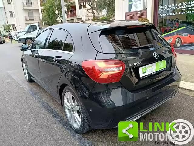 Usata Mercedes A180 110 CV (80 kW) 2018 Nero Berlina