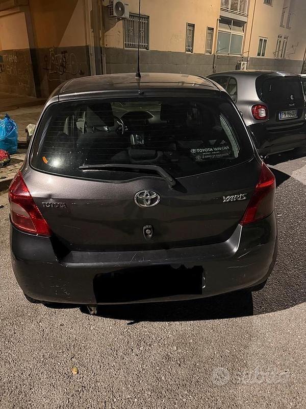 Usata Toyota Yaris 69 CV (50 kW) 2008 Grigio Utilitaria