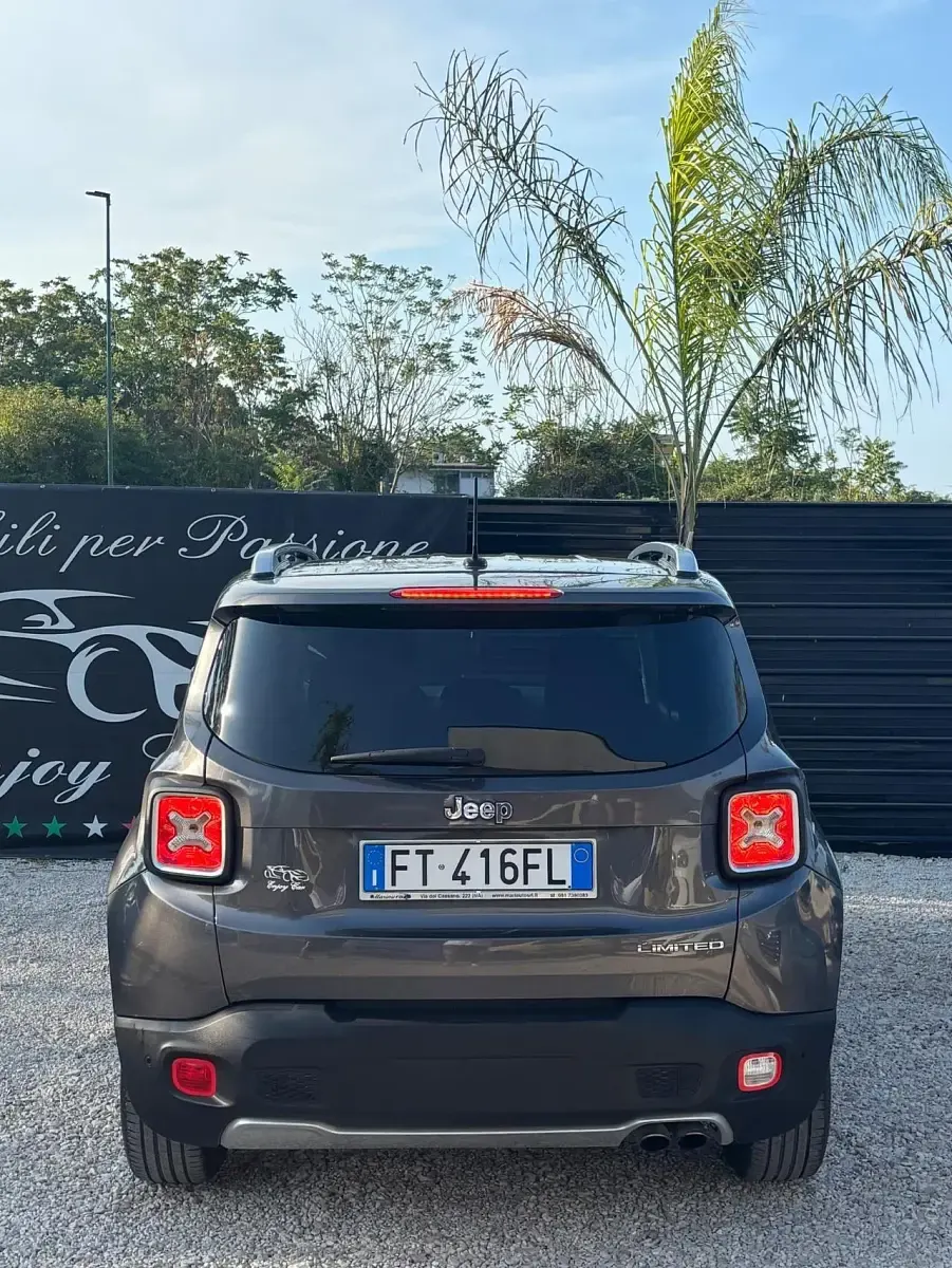 Usata Jeep Renegade Limited 140 CV (102 kW) 2017 Grigio SUV