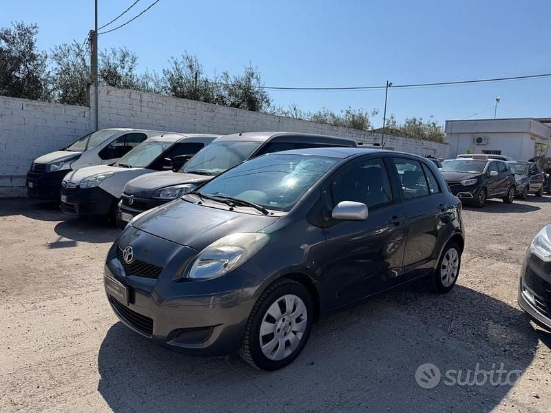 Usata Toyota Yaris Sol 70 CV (51 kW) 2009 Grigio Utilitaria