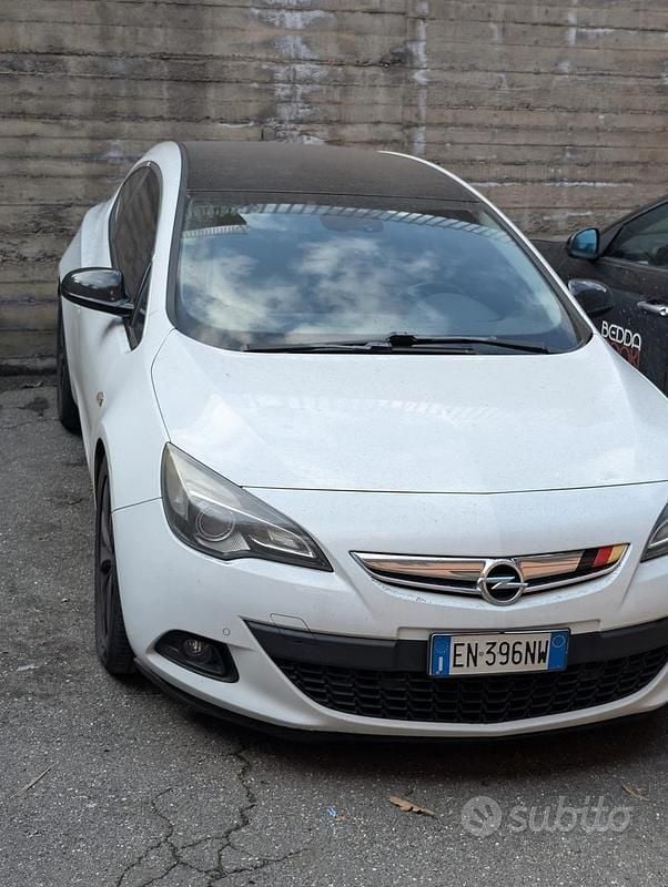Usata Opel Astra GTC 150 CV (110 kW) 2012 Bianco Berlina