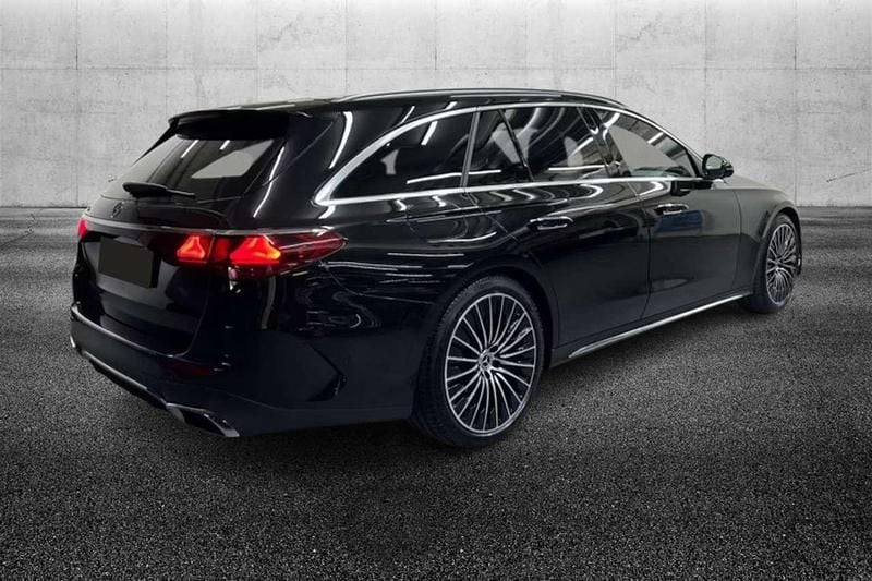 Usata Mercedes E300 AMG Line Premium 306 CV (225 kW) 2024 Nero Station wagon