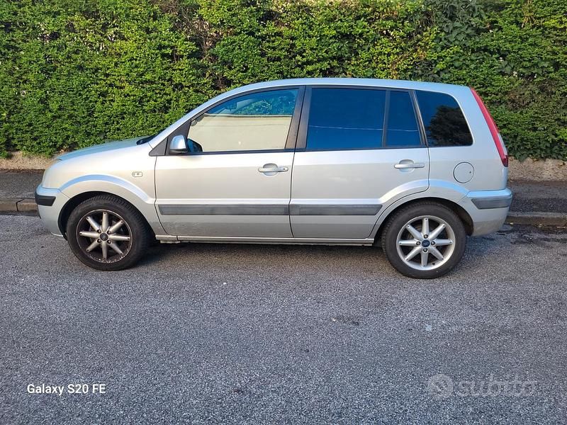 Usata Ford Fusion 80 CV (58 kW) 2007 Grigio Utilitaria