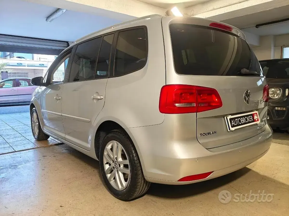 Usata VW Touran Highline 140 CV (102 kW) 2011 Argento Monovolume