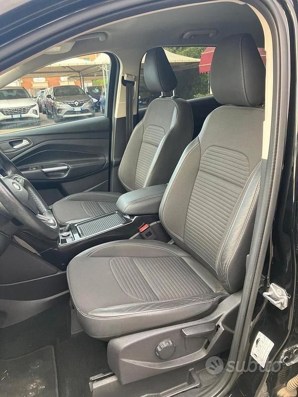 Usata Ford Kuga 120 CV (88 kW) 2019 Nero SUV