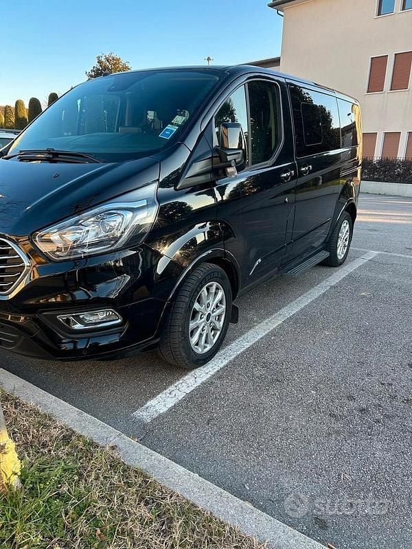 Usata Ford Tourneo 130 CV (95 kW) 2019 Nero
