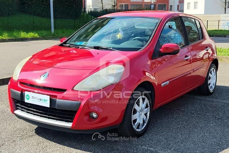 Usata Renault Clio II Dynamique 75 CV (55 kW) 2010 Rosso Berlina