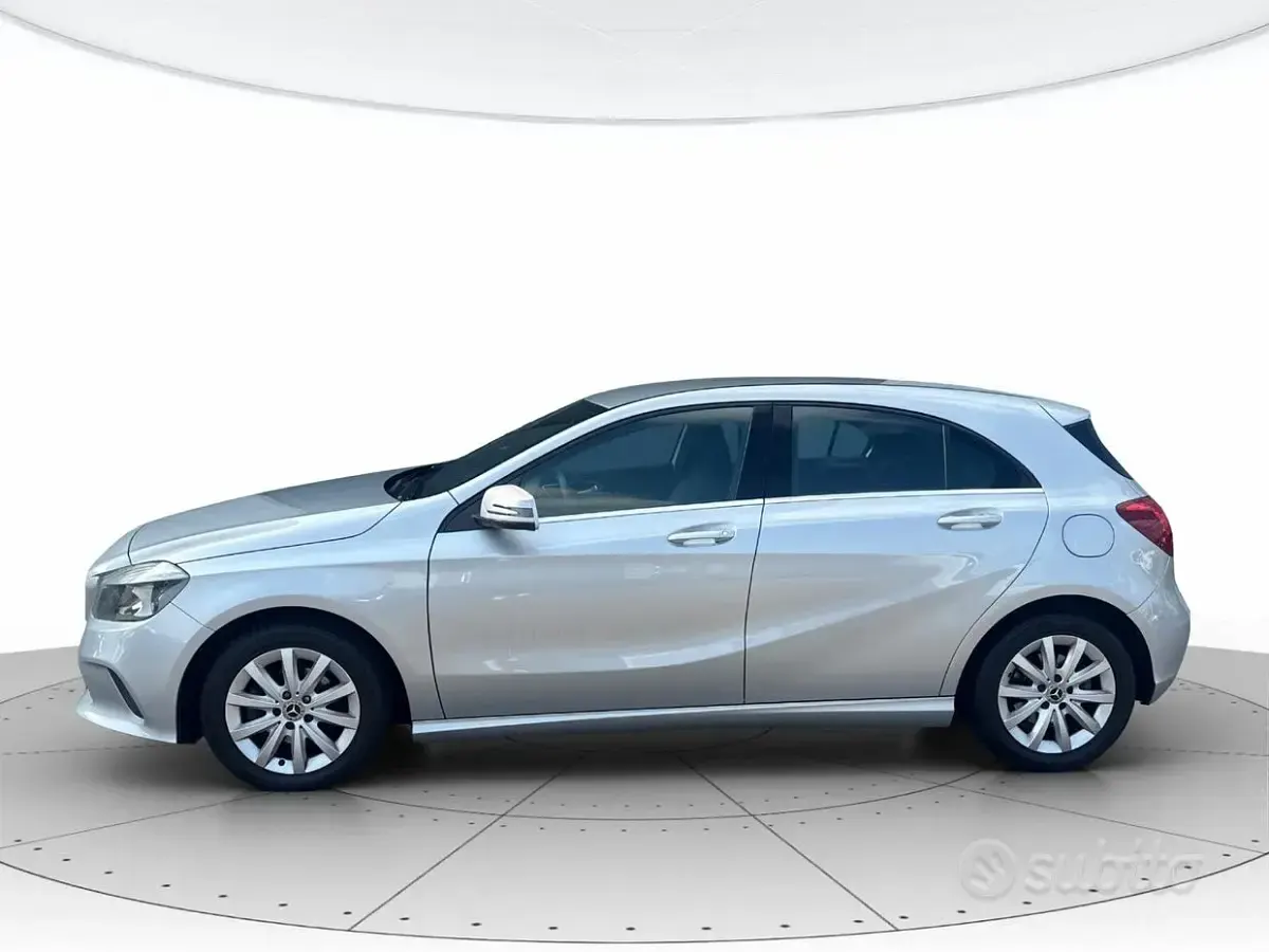 Usata Mercedes A180 Business 109 CV (80 kW) 2017 Grigio Utilitaria