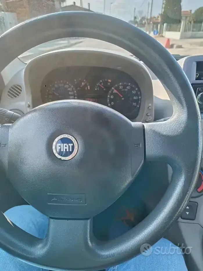 Usata Fiat Panda 69 CV (50 kW) 2005 Giallo Utilitaria
