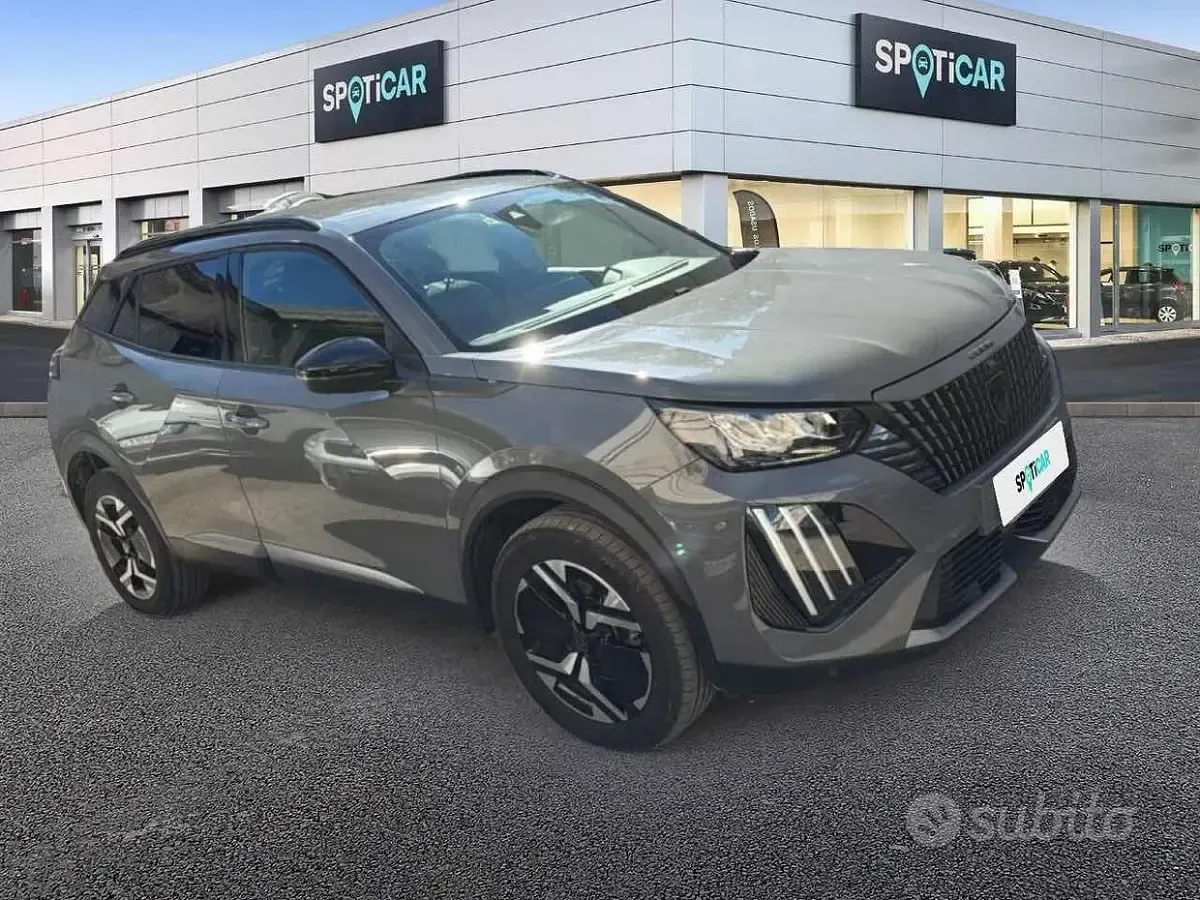 Usata Peugeot 2008 Allure 131 CV (96 kW) 2024 Grigio scuro SUV