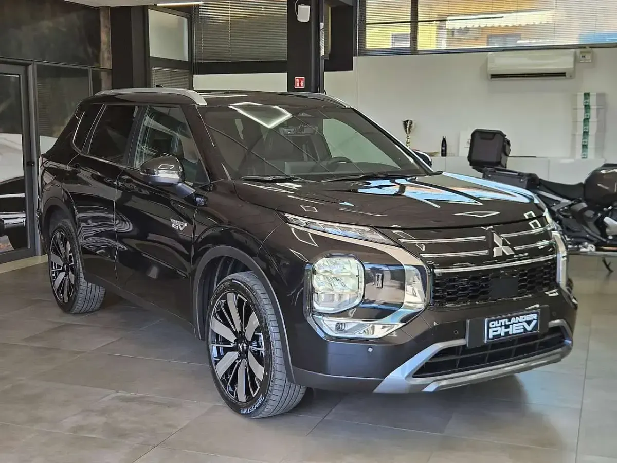 Nuova Mitsubishi Outlander P-HEV 306 CV (225 kW) 2026 Nero SUV