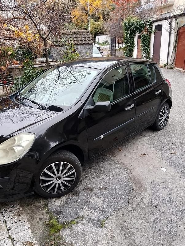 Usata Renault Clio III 75 CV (55 kW) 2008 Nero Berlina