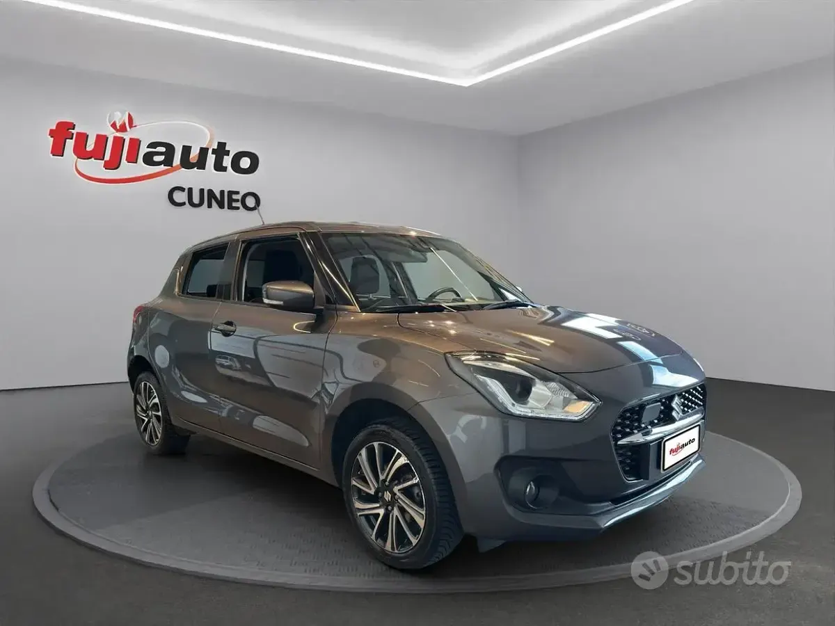 Usata Suzuki Swift 83 CV (61 kW) 2021 Grgio scuro Utilitaria