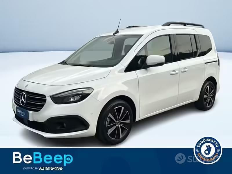 Usata Mercedes 180 Premium 116 CV (85 kW) 2024 Bianco pastello Berlina