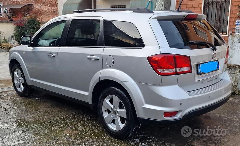 Usata Fiat Freemont Lounge 140 CV (102 kW) 2011 Grigio SUV