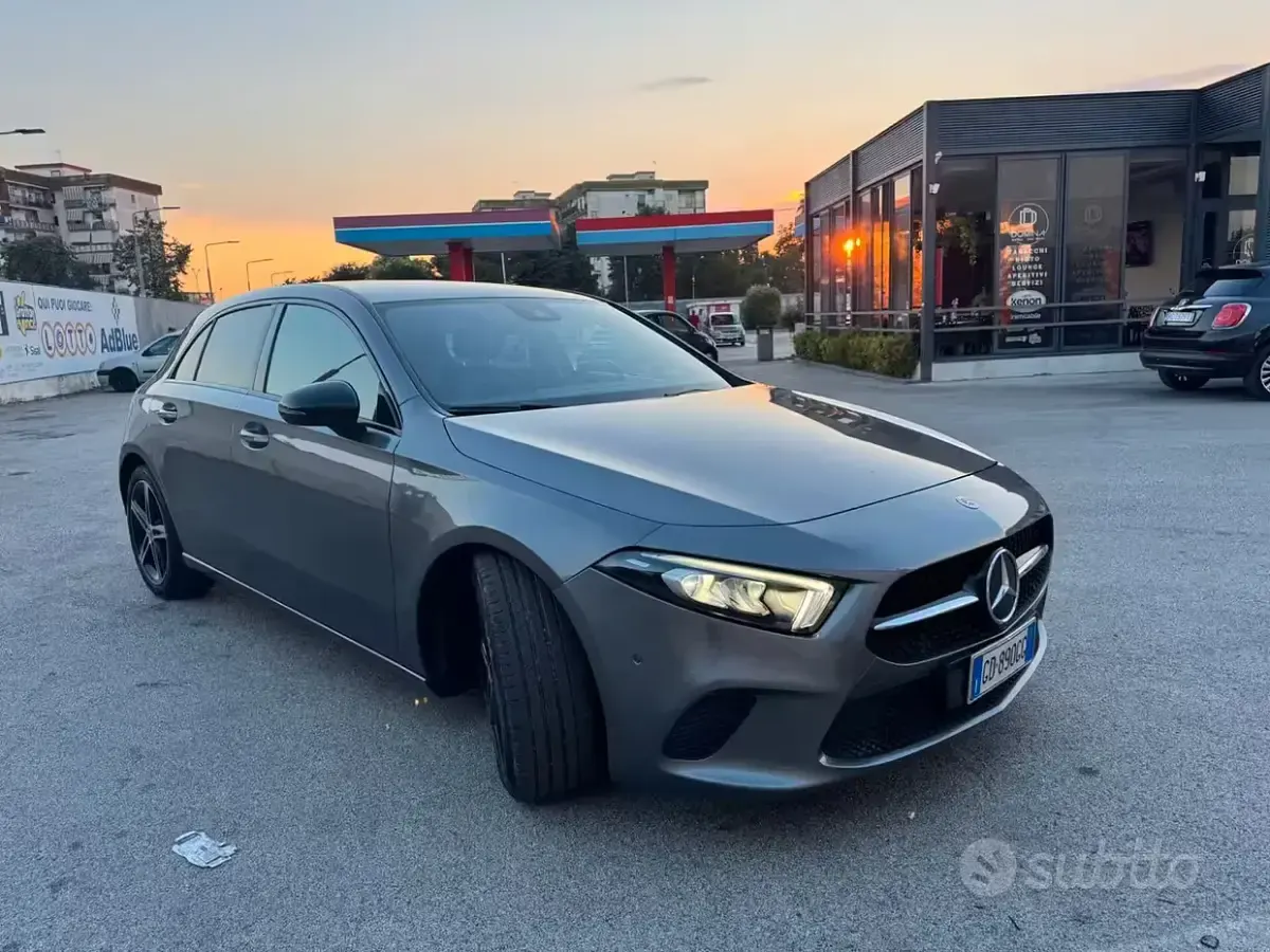 Usata Mercedes A180 Executive 116 CV (85 kW) 2021 Grigio Berlina