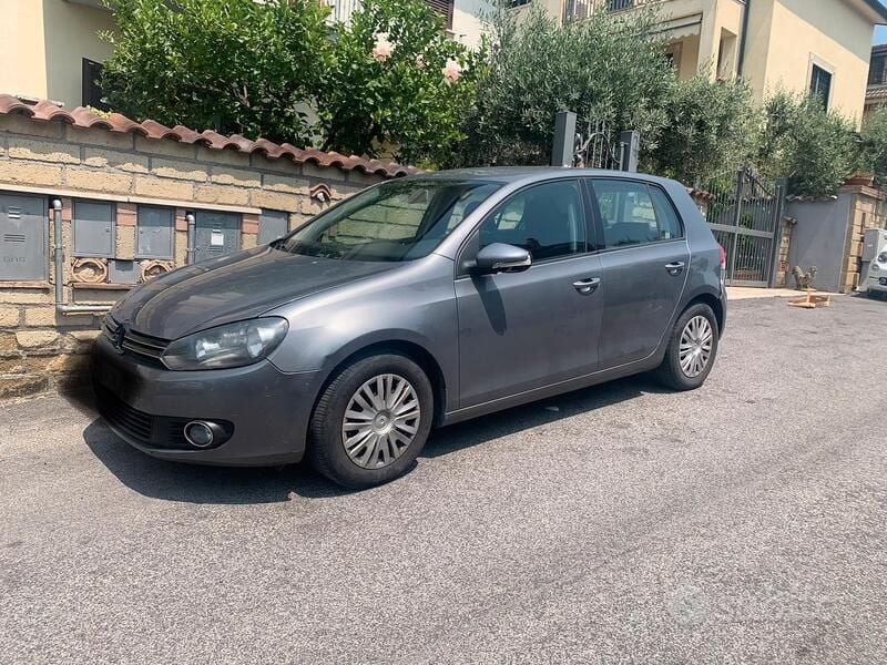 Grigio Usata 2010 VW Golf VI Tre volumi | 3200 € (Super prezzo) - Immagine 1/4
