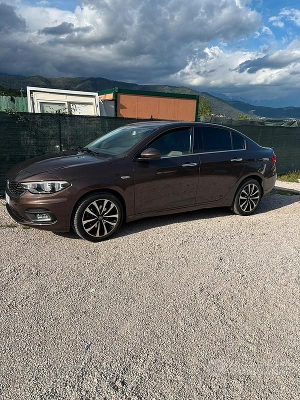 Marrone Usata 2016 Fiat Tipo Tre volumi | 9900 € (Buon prezzo) - Immagine 1/4