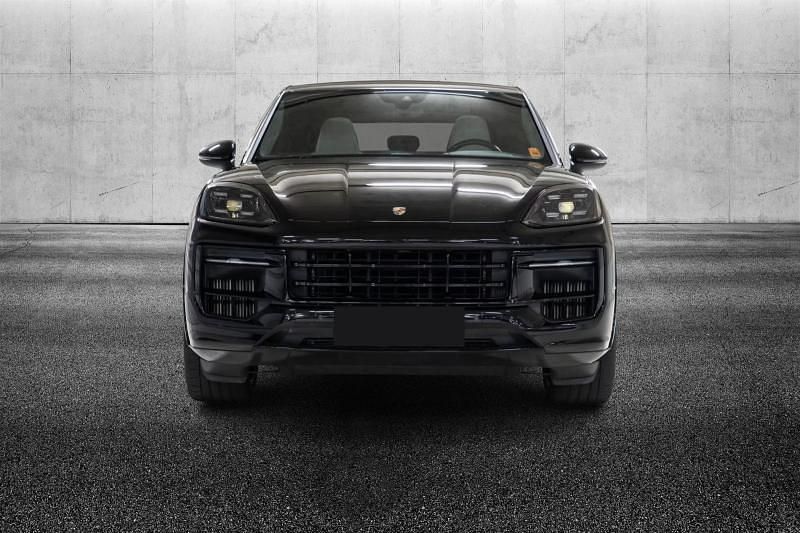 Usata Porsche Cayenne 475 CV (349 kW) 2023 Nero metallizzato SUV